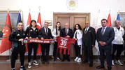 Bakan Güler'in makamında sürpriz buluşma: Yüksekova'nın yıldızları Ankara'da