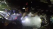 Saniyelerle yarışılan o anlar kask kamerasında: Tankerde mahsur kalanlar için nefes kesen operasyon