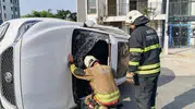 İskenderun'da kavşak dehşeti: İki sürücü hastanelik oldu
