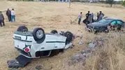 Aksaray'da korkutan kaza: Park halindeki araca çarpan otomobil şarampole uçtu