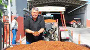 Manisa'da üzüm üreticisinin yüzü güldü: TMO önünde uzun traktör kuyrukları
