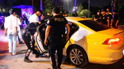 Adana sokaklarında geniş çaplı operasyon: 64 şüpheli kıskıvrak yakalandı
