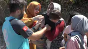 Tarlada başlayan korku dolu bekleyiş: Minik Emir'in bulunmasıyla annesi fenalaştı