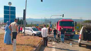 Geyve yolunda korkunç kaza: İki araç çarpıştı, altı kişi hastanelik oldu