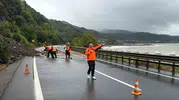 Kavukkavla mevkisinde korkutan anlar: Yol trafiğe kapandı