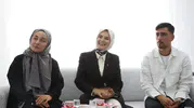 Bakan Göktaş'tan sürpriz ziyaret: Evlilik kredisini kullanan çiftin yuvasına ilk konuk oldu