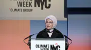 Emine Erdoğan'dan New York'ta 'tüketim çılgınlığı' uyarısı: Geleceği kurtarmak için zihniyet devrimi şart