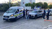 Okul önünde silahlı alarm: Aracın altına gizlenmiş halde bulundu