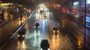 Meteorolojinin uyarısı gerçeğe dönüştü: İstanbul'da aniden bastıran sağanak hayatı felç etti