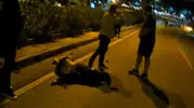 Kask kamerasından dehşet anları: Refüje çarpan motosiklet metrelerce sürüklendi