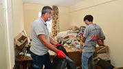 Manisa'da on yıllık çöp ev kabusu belediye ekiplerinin operasyonuyla son buldu