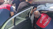 Besni yolunda dehşet anları: Tırın altına giren otomobilden sağ çıktı