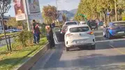 Menteşe'de trafik kilitlendi: Üç araç birbirine girdi