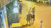 Turizm caddesinde korku dolu anlar: Elindeki silahla yürüyünce jandarmayı ayağa kaldırdı