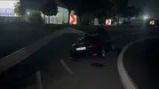 Basın Ekspres Yolu'nda gece yarısı dehşeti: Virajı alamayan otomobil refüje saplandı