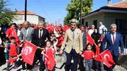 Malatya'da minik öğrencilerin okul heyecanı: İlk ders zili uyum haftasıyla çaldı