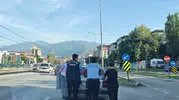 Bursa trafiğinde imkansızı başardılar: Zabıta ekipleri aracı kilometrelerce itti