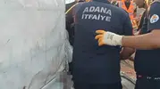Adana'da geceyi karartan kaza: Tıra çarpan kamyonette iki kişi can verdi