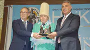 11 yaşında lastik pabuçlarla başladı, yarım asrı devirip Manisa'nın Ahisi oldu
