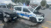 Hastane önünde şiddetli çarpışma: Görev başındaki polisler ve siviller yaralandı