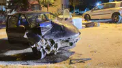Edirne'de geceyi hareketlendiren kaza: Park halindeki aracı hurdaya çevirdi