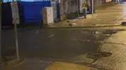 Arnavutköy'de gece yarısı dehşeti: Durağı taşladı, çevreye hakaretler yağdırdı