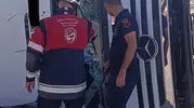 Kırıkhan'da hafriyat kamyonu dehşeti: Sürücü hurdaya dönen araçtan güçlükle çıkarıldı
