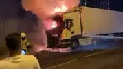 Diyarbakır trafiğinde korku dolu anlar: Seyir halindeki tır bir anda alev topuna döndü