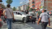 Güngören'de dehşet anları: Kontrolden çıkan araç kaldırımdaki yayaları biçti