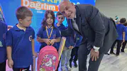 Samsun'da minik öğrencilerin ilk ders günü sürprizi: Sıralarında bekleyen hediye heyecanı