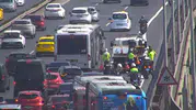 15 Temmuz Şehitler Köprüsü'nde korkutan kaza: Metrobüs ile motosiklet çarpıştı