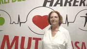 Gardıroptaki o kırmızı etek hayatını değiştirdi: 61 yaşında bambaşka birine dönüştü