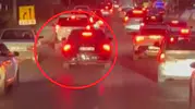 İtfaiyeye yol vermeyen çakarlı araç tartışma yarattı: O otomobil kime ait?
