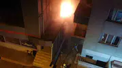 Kavacık'ta gece yarısı paniği: 7 katlı binada alevler yükseldi