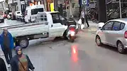 Sinop'ta kuryenin kâbus dolu anları: Kamyonetle çarpışma kamerada