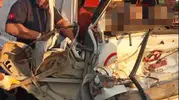 TAG Otoyolu'nda feci kaza: Kamyonet TIR'ın altına girdi