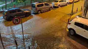 İstanbul'da akşam saatlerinde kabus: Şiddetli yağış trafiği felç etti