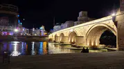 Vardar Nehri'nin gerdanlığı artık geceleri de parlıyor