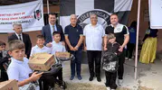 Siyah-beyazlılardan minik öğrencilere anlamlı dokunuş: Eğitim yolculuğunda yanlarındalar
