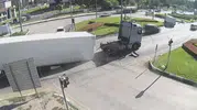 Amasya trafiğinde korku dolu anlar: Seyir halindeki TIR'ın dorsesi aniden ayrıldı
