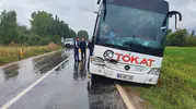 Tokat-Almus yolunda korkutan kaza: Otobüs kamyonete çarptı