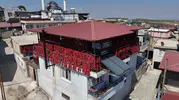Hatay'ın kırmızıya boyanan mahallesinde iğneyle kuyu kazıyorlar: Acı biberin zahmetli yolculuğu