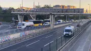 İstanbul trafiğinde tanker krizi: Orta şeritte kalınca hayat durdu