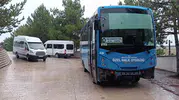Üniversite yolunda korku dolu anlar: Yağışlı havada servis minibüsü ile otobüs çarpıştı