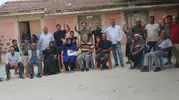 Kırk yıllık hasret bir taş okulun bahçesinde bitti: Öğretmenini görünce babasını görmüş gibi ağladı