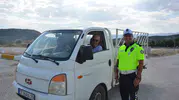 Trafik çevirmesinde eşini yolda bırakan sürücüye unutulmaz ceza: Bulaşıkları sen yıkayacaksın