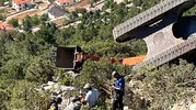 Antalya'da rüzgar türbini yolunda dehşet anları: 60 metrelik uçuruma yuvarlanan operatör hayata tutundu