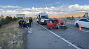 Sivas yolunda dehşet anları: Tıra arkadan çarpan otomobildeki 6 kişi hastanelik oldu