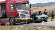 Yozgat'ta yolun sonu: Otomobil ve tırın karıştığı feci kazada acı bilanço