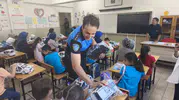 Erzincan'da okul zili çaldı, polis ekipleri miniklerin heyecanına ortak oldu